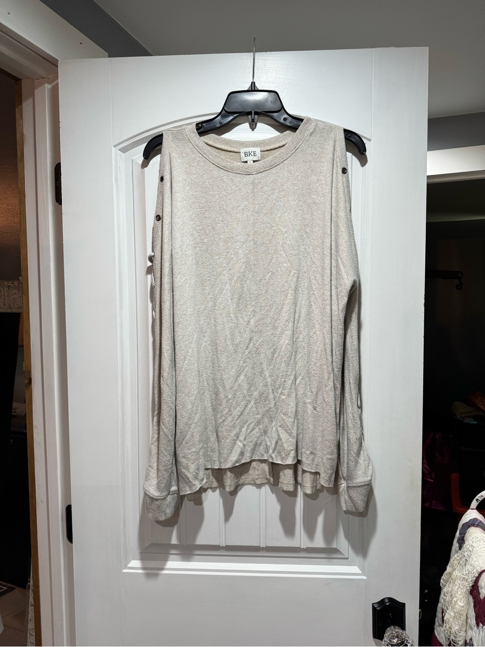 BKE Lightweight Cold Shoulder Sweater in Oatmeal